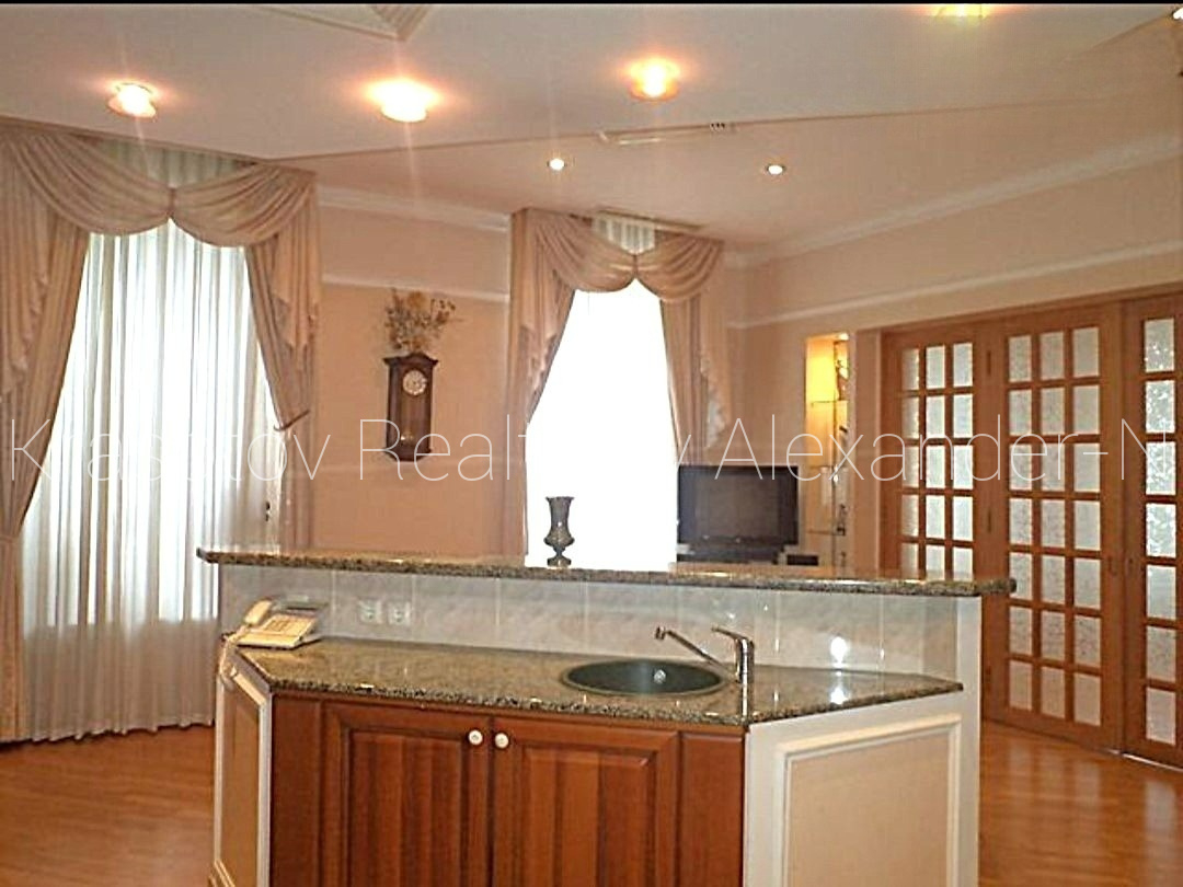 продажа многокомнатной квартиры номер A-173098 в Приморском районе, фото номер 33